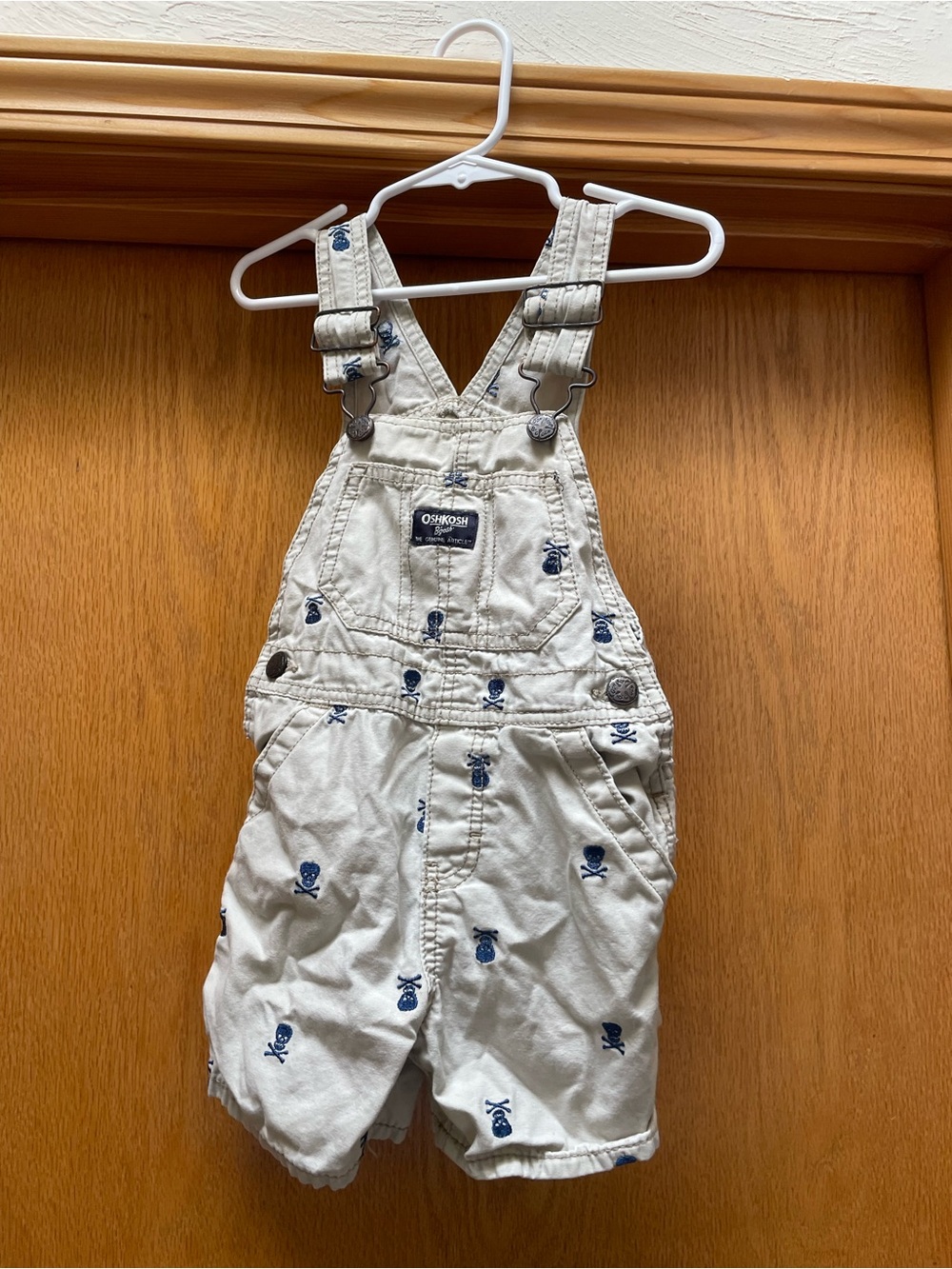 Oshkosh skulls shortalls 2T